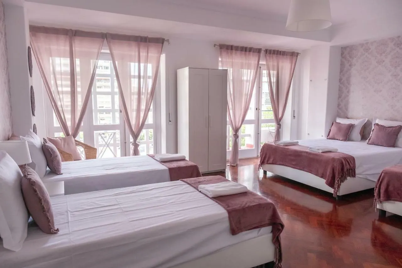 4U Lisbon Suites&Guesthouse VII Airport 0*,